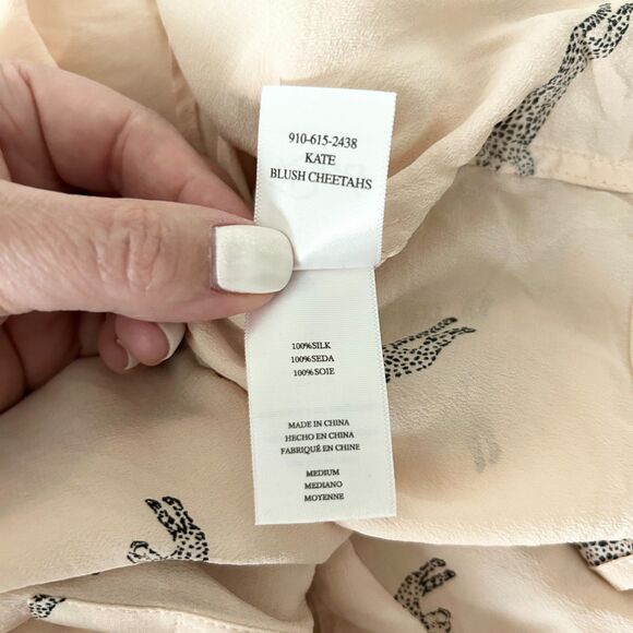 Rails Kate Blush Cheetah 100% Silk Button Down Blouse Size Medium - Picture 8 of 8